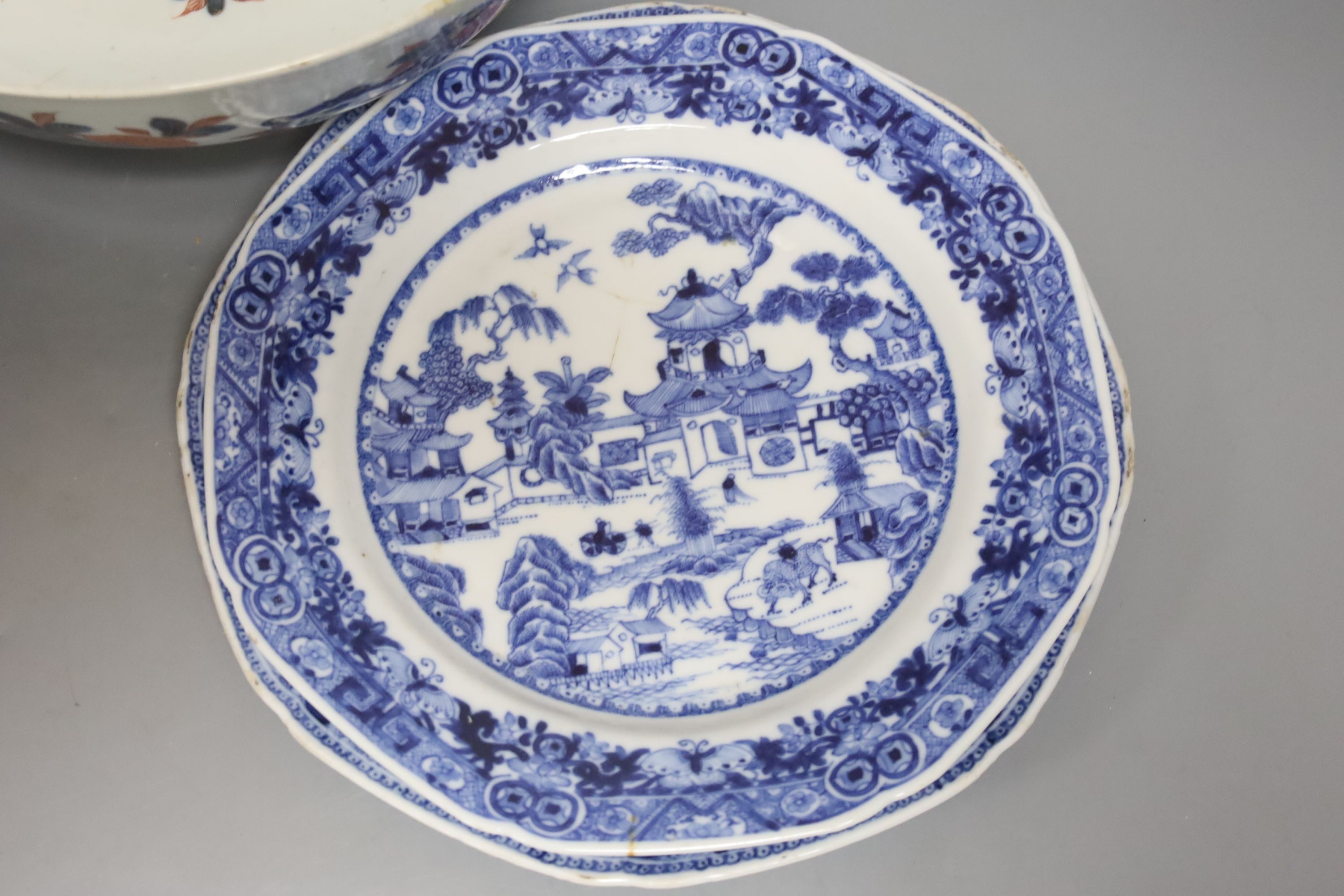 Two 18th/19th century Chinese Export porcelain bowls, largest 28cm and three plates and a Worcester bowl